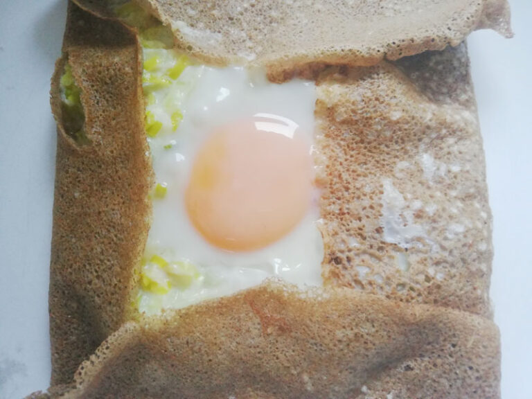 Galette fondue de poireaux & œuf miroir